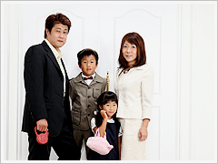 ���Ƒ��Ƃ̋L�O�ʐ^�̃T���v��1