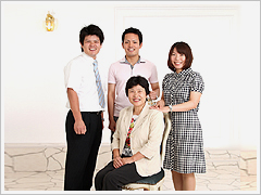 ���Ƒ��Ƃ̋L�O�ʐ^�̃T���v��